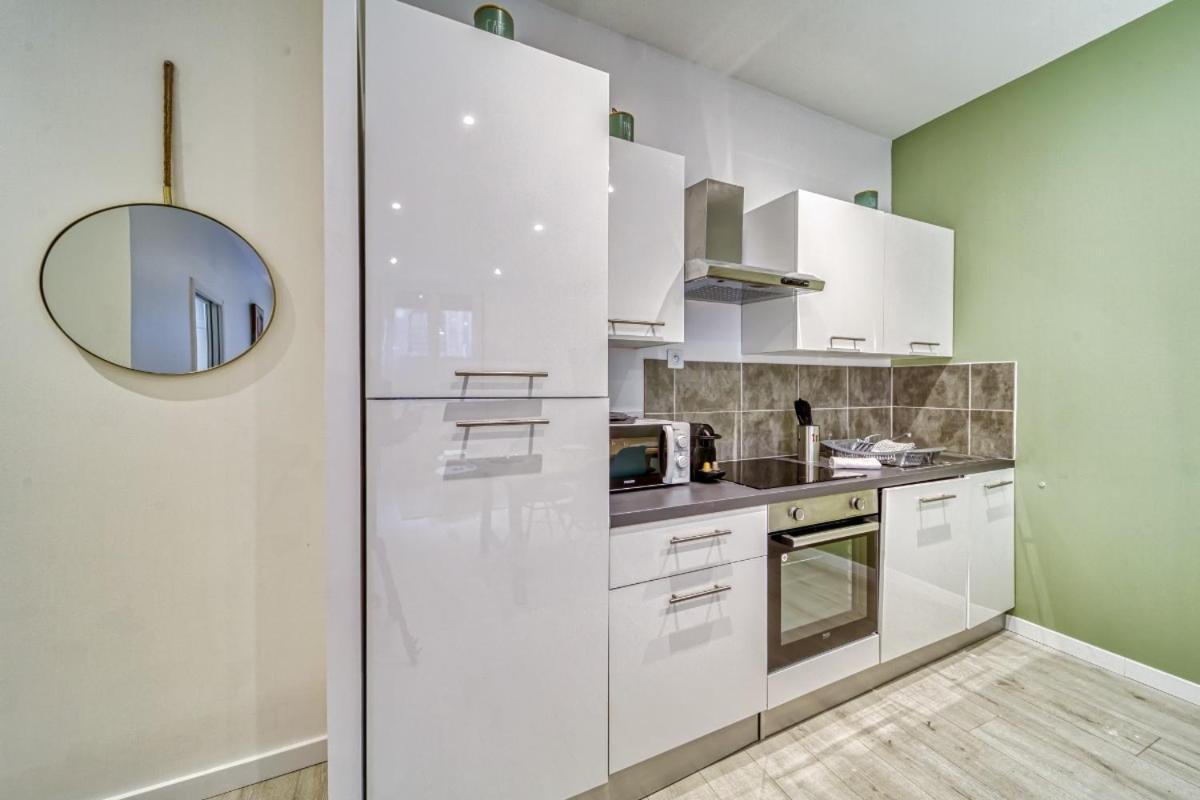 Le Centre 1, Logement Decore Avec Gout Et Moderne Dans L'hypercentre De Boulevard Agutte Sembat, Entierement Equipe Et Amenage Pour Accueillir Confortablement 4 Personnes Grenoble