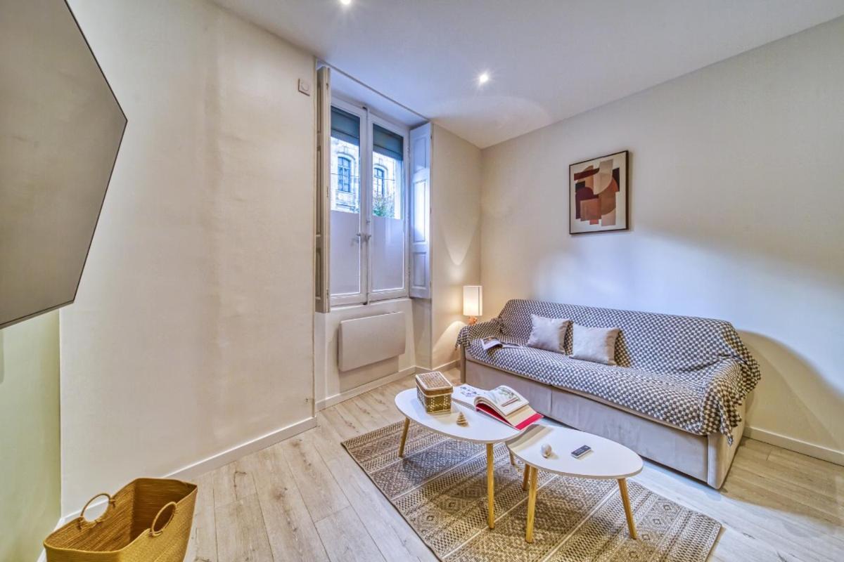 Le Centre 1, Logement Decore Avec Gout Et Moderne Dans L'hypercentre De Boulevard Agutte Sembat, Entierement Equipe Et Amenage Pour Accueillir Confortablement 4 Personnes *