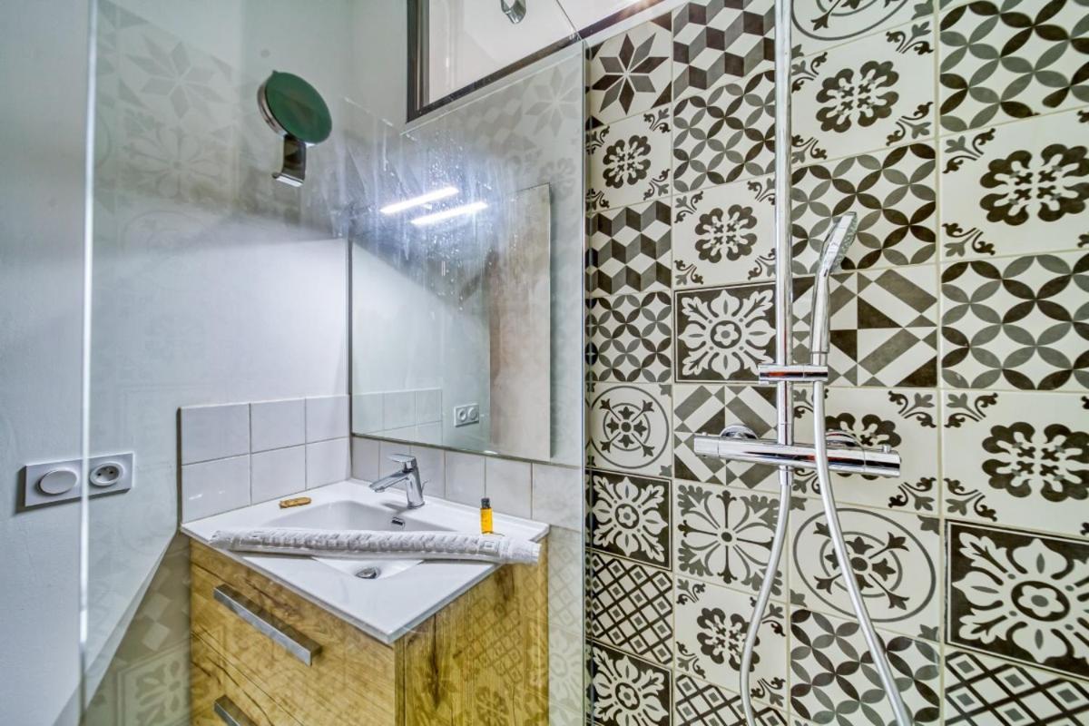 Le Centre 1, Logement Decore Avec Gout Et Moderne Dans L'hypercentre De Boulevard Agutte Sembat, Entierement Equipe Et Amenage Pour Accueillir Confortablement 4 Personnes * Grenoble
