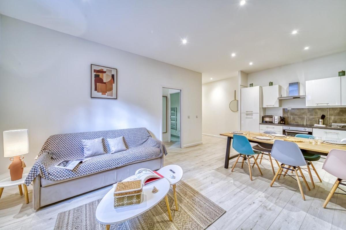 Le Centre 1, Logement Decore Avec Gout Et Moderne Dans L'hypercentre De Boulevard Agutte Sembat, Entierement Equipe Et Amenage Pour Accueillir Confortablement 4 Personnes