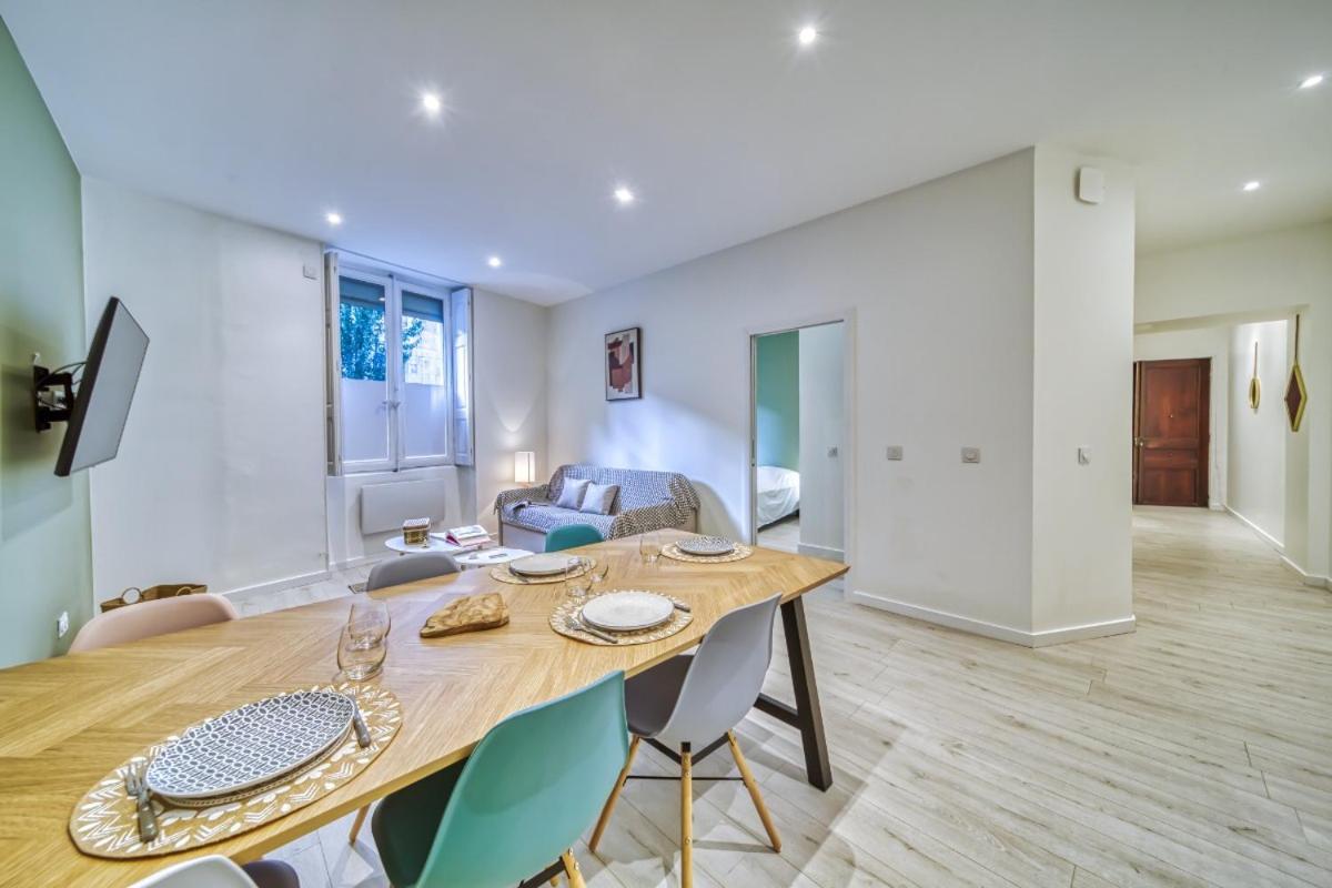 Le Centre 1, Logement Decore Avec Gout Et Moderne Dans L'hypercentre De Boulevard Agutte Sembat, Entierement Equipe Et Amenage Pour Accueillir Confortablement 4 Personnes Apartment Grenoble