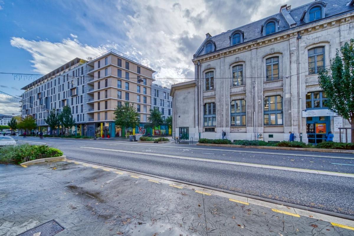 Le Centre 1, Logement Decore Avec Gout Et Moderne Dans L'hypercentre De Boulevard Agutte Sembat, Entierement Equipe Et Amenage Pour Accueillir Confortablement 4 Personnes