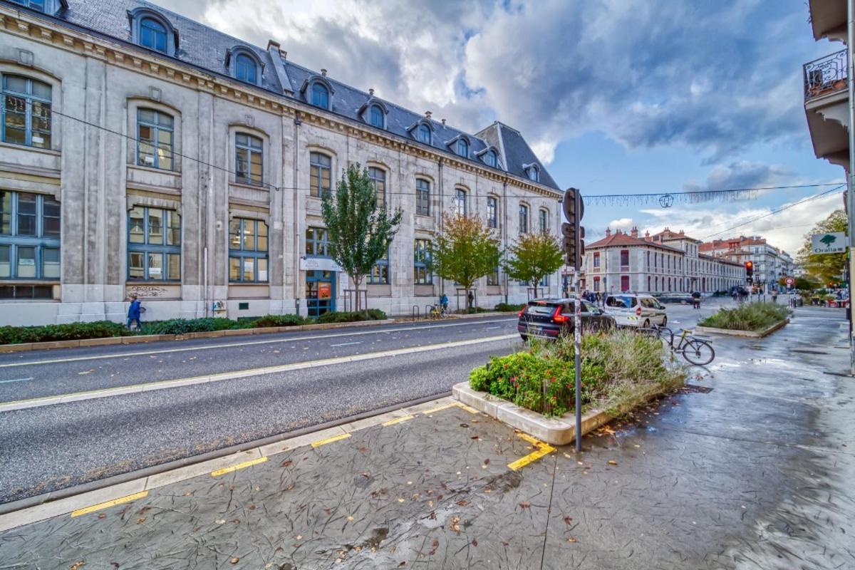 Le Centre 1, Logement Decore Avec Gout Et Moderne Dans L'hypercentre De Boulevard Agutte Sembat, Entierement Equipe Et Amenage Pour Accueillir Confortablement 4 Personnes Grenoble